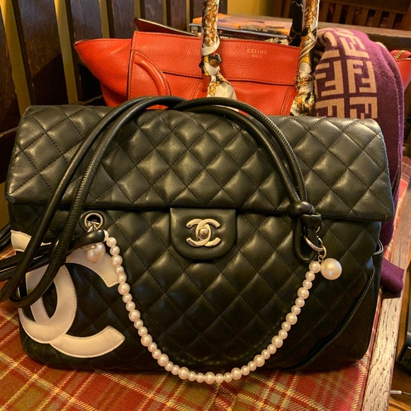 CHANEL Handbags - Authentic Chanel shoulder flap bag, used condi.